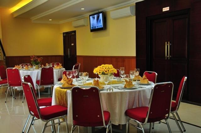 Feodora Airport Hotel Palembang Exterior foto