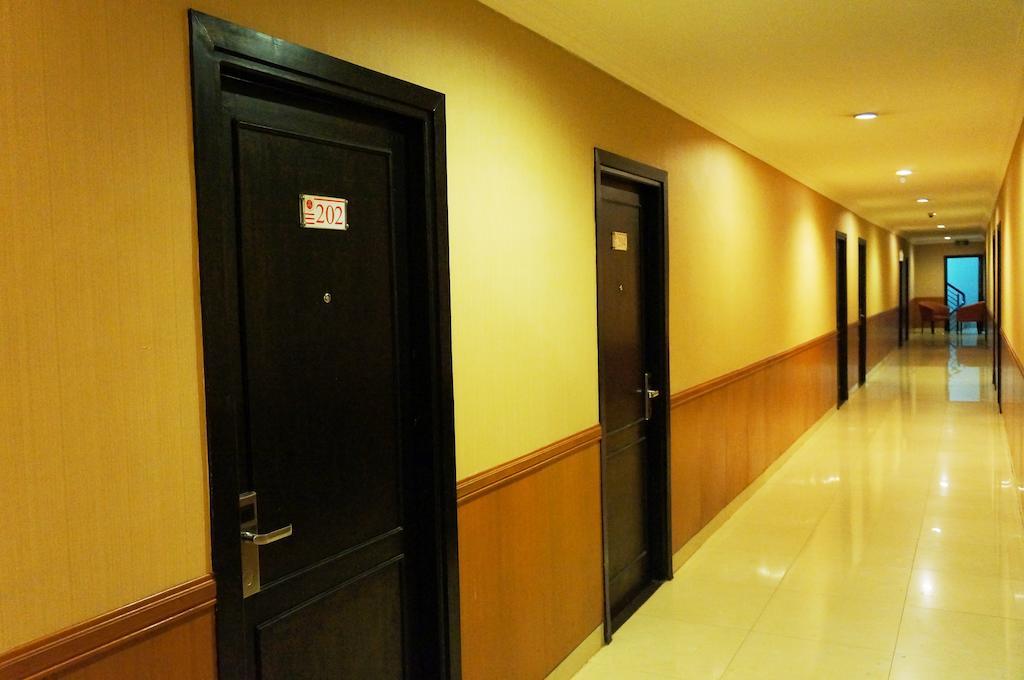 Feodora Airport Hotel Palembang Exterior foto