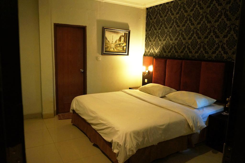 Feodora Airport Hotel Palembang Exterior foto