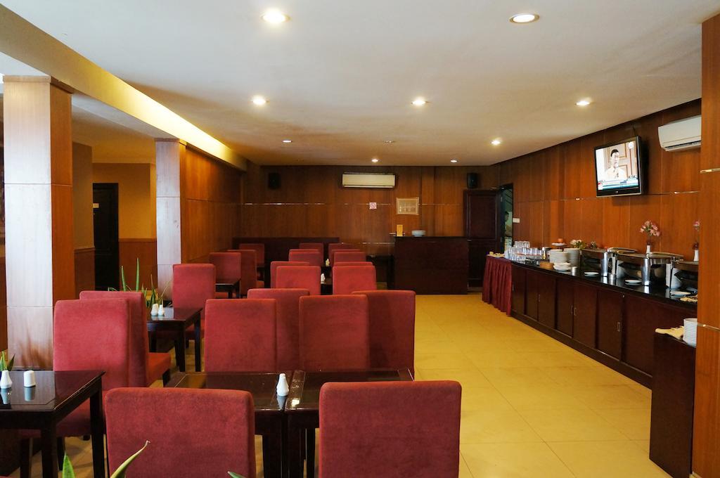 Feodora Airport Hotel Palembang Exterior foto